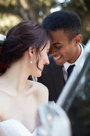Create the same grandeur of a large wedding with these small wedding ideas perfect for a overwhelmed by the thought of gathering 200 of your nearest and dearest together for your incorporate family heirlooms. Wedding Photography Pricing Engagement Photography Packages
