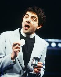 Share the best gifs now >>>. Èi L AminteÈti Pe Mr Bean Rowan Atkinson Are Acum 66 De Ani Èi Este De Nerecunoscut