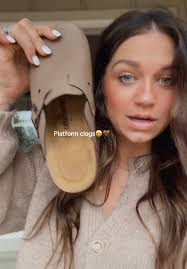 Another really cute pair of platform clogs! These are extremely  comfortable. I can also do a video wearing these if you want me to.  #platformclogs #clogs #platformshoes