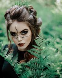 🌿 Forest nymph 🌿 ⠀ 1 or 2 picture? 🖤💚 ⠀ Makeup: @_taya.mua_ Ph:  @po.belyaeva Assist: @kattychevy.ph ______ #forestnymph #darkbeauty  #paganism #celtic #scandinavian #viking #runes #mythology #witchy #fantasy  #gothicmakeup #greeneyes #wicca