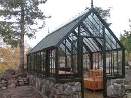 Rustikaler Look Burton Gewachshaus Im Farbton Juniper Und Natursteinsockel In 2020 Gewachshausgarten Gewachshaus Gewachs