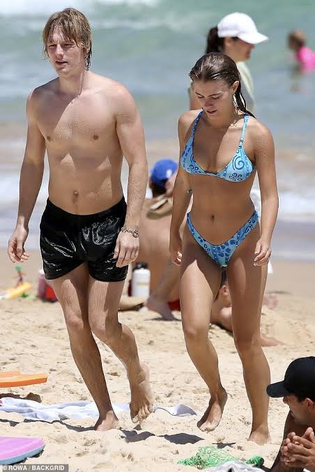 Bec and Lleyton Hewitt's daughter Mia, 20, shows off her fit bikini body as  she enjoys a romantic day at Bondi Beach with rocker boyfriend Vanda Erich  | Daily Mail Online