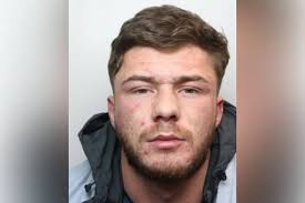 Police warning as public told 'do not approach' wanted man last seen at  hospital