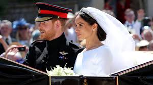 Meghan, neu die herzogin von sussex, wird nach der hochzeitszeremonie von ihrem gatten prinz harry nach draussen begleitet. Harry Und Meghan Die Schonsten Bilder Der Hochzeit Stern De