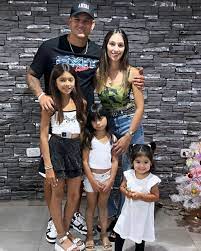 Rodeado de familiares y amigos, Marcos Rojo festejó la llegada del 2023  junto a su pareja y sus hijas. | Instagram