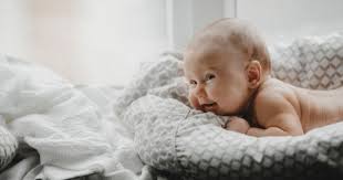 Jika anda memimpikan mandi bayi, maka anda melambangkan kebaikan atau usaha. 7 Arti Mimpi Melahirkan Anak Laki Laki Popmama Com