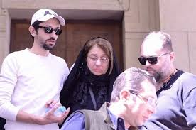 ولد كريم عبد العزيز في حي العجوزة في محافظة الجيزة، تربى على يد مخرج له تاريخ في السينما المصرية، فوالده المخرج الكبير محمد عبد العزيز. ÙÙŠ Ø°ÙƒØ±Ù‰ Ø±Ø­ÙŠÙ„Ù‡ Ø´Ø§Ù‡Ø¯ Ø²ÙˆØ¬Ø© Ù…Ø­Ù…ÙˆØ¯ Ø¹Ø¨Ø¯ Ø§Ù„Ø¹Ø²ÙŠØ² Ø§Ù„Ø£ÙˆÙ„Ù‰ ÙˆØ£Ù… Ø£Ø¨Ù†Ø§Ø¦Ù‡