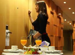 Akan tetapi bagi yang hobi travelling ke manca negara, apalagi ke dunia barat sana. Restoran Dan Room Service Peralatan Cara Pelayanan Dan Jenis Jenisnya Secara Lengkap Ilmuperhotelan Apa Yang Kamu Cari Ada Di Sin I