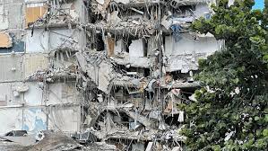 The condominium building in surfside, florida, about 15 miles (24 km) north of miami, had more than 130 units, according to nbc miami. Cru4gjwnwfqkm