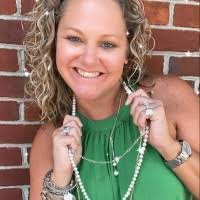 Sara Lord's Instagram, Twitter & Facebook