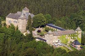 Attendorn verdankt seine entstehung nicht nur der willkür eines kölner erzbischofs; Burg Schnellenberg Hotel Attendorn Biggesee Sauerland