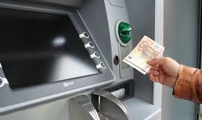 Αντίστροφη μέτρηση για την πληρωμή του επιδόματος 534 ευρώ στους εργαζόμενους που ήταν σε αναστολή τον απρίλιο. Epidoma 534 Eyrw Pote Arxizei H Plhrwmh Toy Poioi Einai Dikaioyxoi Fosonline