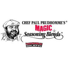 Fish magic o sol e a lua detalhes da obra repetindo a forma do relógio ao seu lado, o sol se deita sobre uma lua crescente. Paul Prudhomme Blackened Fish Magic 23oz Vuur Rook
