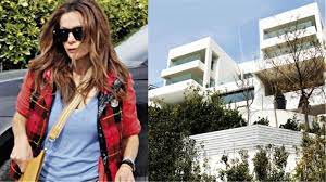 Inherited from hellenistic koine greek δέσποινα (déspoina), from ancient greek δέσποινα (déspoina, lady of the house, mistress). Deite To Neo Spiti Ths Despoinas Bandh