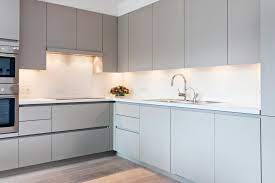 glazen spatwand in keuken laureyssens keuken bovenkast keukenkastjes keuken ontwerpen