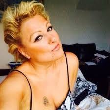 Janette Hutton's Instagram, Twitter & Facebook