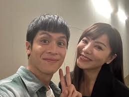 榮幸參與亞洲首部性治療影集《今夜一起為愛鼓掌》影集主題曲《愛著》，謝謝丁噹姐和中平導演，也謝謝妝髮師球球，我玩的很開心👏👏👏  @della_dingdang