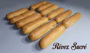 Quand le mélanger bout, ajouter le beurre et le laisser fondre.ajouter la farine d'un coup et mélanger à l'aide d'une maryse jusqu'à ce que le mélange sèche. Recette De Base La Pate A Choux Pour Eclairs Revez Sucre