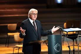 So i have no clue how much a podium from our capital might sell for, and frankly i don't give damn. Www Bundespraesident De Der Bundesprasident Speeches European Concert Of The Berliner Philharmoniker
