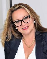 Cynthia Pratt's Instagram, Twitter & Facebook