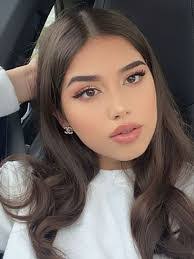 Dariana Barrera's Instagram, Twitter & Facebook