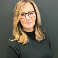 Tracey Weiss's Instagram, Twitter & Facebook