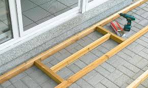 Holzterrasse Unterkonstruktion Selbst De Holzterrasse Unterkonstruktion Terrasse Bauen Holz Unterbau Auf Verlegen Terras In 2020 Bath Caddy Outdoor Structures Bath