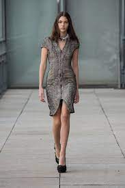 Spring Summer 2015 Collection By Iris Van Herpen 3d Printed Minimal Colour Palette Of Black White Midnight Blue An Fashion Fashion Collection Fashion Design