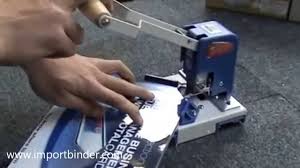 La galli spa è una azienda leader nel mercato per la. Fustellatrice Lunetta Calendari Arrotonda Angoli Multifunzione Ibs 100 200 Youtube