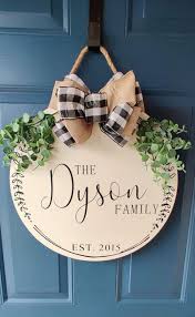 Decoration De Porte Signe De Nom De Famille Signe De Bois Rond Ferme Cintre De Porte Dernier In 2020 Door Signs Diy Welcome Signs Front Door Door Decorations