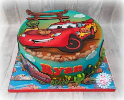 Ryan Wordt 4 Jaar Voor Hem Een Cars Taart Gevuld Met Aardbeivlaavulling Aardbeienmousse En Zwitserse Room Deze Taart Hebben We Bezorgd In Amsterdam C