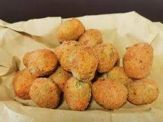 Olive verdi denocciolate 30%, farina di frumento, acqua, carne di bovino, carne di suino, mortadella (carne di suino, grasso suino, cotenna, sale, aromi. Olive Ascolane