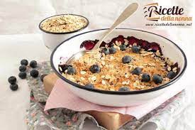 Piatto tipico della cucina anglosassone, si tratta di una zuppa d'avena. Crumble Ai Mirtilli E Fiocchi D Avena Ricette Della Nonna