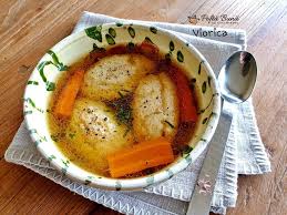 Spre deosebire de taietei, in cazul in care nu ii facem noi acasa, sigur nu gasim doua sortimente cu aceiasi aroma, in schimb la galuste noi avem controlul. Supa De Gaina Cu Galuste De Gris Reteta Clasica Pas Cu Pas