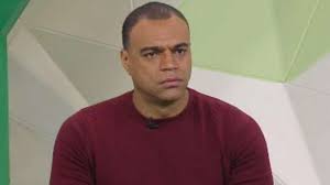 O comentarista da band rebolou ao som de adocica, de beto barbosa, e lambada, de kaoma. Sem Contrato Denilson E Impedido De Apresentar Jogo Aberto