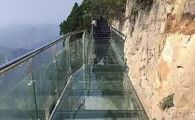 Dacă alegi să vizitezi podul de sticlă din china, pentru a evita aglomerația de la această atracție, îți. Portugalia A Inaugurat Cel Mai Lung Pod Pietonal Suspendat Din Lume