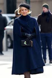 Celebrities In Gloves Kaley Cuoco Filming The Flight Attendant Cape Coat Flight Attendant Fashion Flight Attendant