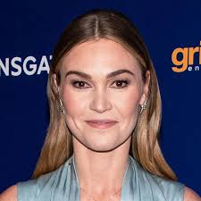 Move over: Julia Stiles is taking the wheel