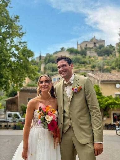 AMANDINE PETIT EST MARIÉE 💍 @amandinepetitoff a dit « oui » à son meilleur  ami Julien Georges. L'ancienne Miss France 2021 s'est mariée hier lors  d'une magnifique cérémonie. La mannequin a partagé