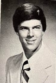 Leslie Bott's Instagram, Twitter & Facebook