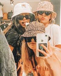 Fashion Outfit Inspiration On Instagram Bucket Hats Kinda Random But Oh Well ғᴏʟʟᴏᴡ Fashioning Friend Photoshoot Friend Poses Friends Photography