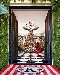 Kylie Jenner Kendall Jenner And Kim Kardashian 39 S Christmas Trees Every Kardashian Christmas Tree Sapin De Noel Noel Decoration Fete