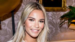 De zwangere monica laat iets te veel van vriend lars zien. Monica Geuze Slijt Dagen In Quarantaine Met Nieuwe Vriend Rtl Boulevard