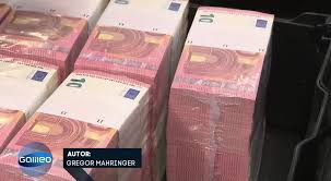 Since 27 april 2019, the banknote has no longer been issued by central banks in the euro area, but continues to be legal tender and can be used as a means of payment. Galileo Video Der Neue 10 Euro Schein Prosieben