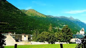 La station de luz saint sauveur est à 5 mn, une navette gratuite dessert la résidence. Location D Appartement A Luz Saint Sauveur Location Le Luzeen