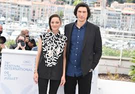 Dans les heures précédant l'ouverture du festival, l'aéroport et la gare de cannes sont. Cannes 2021 Marion Cotillard Et Adam Driver Illuminent La Croisette Avant La Montee Des Marches Elle