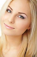 The following makeup palettes will see you through a variety of looks ranging from daytime to party time. Good Makeup Colors For Frosty Blondes Lovetoknow