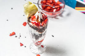 Jul 22, 2020 · yes, there are plenty of healthy ice cream choices out there (including halo top!), but choosing the best cone, cup, or pop goes back to reading the ingredient list and nutrition labels carefully. Best Ice Cream Sundaes In America Will Give You A Sugar High