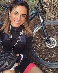 cycling girls hot wheels cycling bike bikegirl cycling cyclinggirls bikelove sport girl cyclist bike gir madchenfahrrad frauen fahrrad damenfahrrad