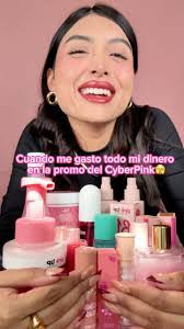 Brenda Veloz's Instagram, Twitter & Facebook